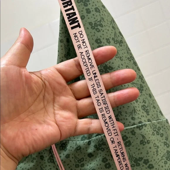 🖤NWT🔺HOUSE OF CB CORNELIA
Green Tonal Floral Midi Dress - Picture 5 of 14